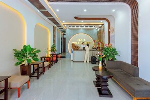 32-inch LCD TV with cable channels - Fusia Hotel & Apartment (Ngu Hanh Son)