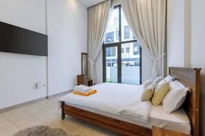 3 bedrooms, iron/ironing board, WiFi, bed sheets