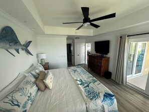 3 室のベッドルーム、アイロン / アイロン台、WiFi (無料)、ベッドシーツ