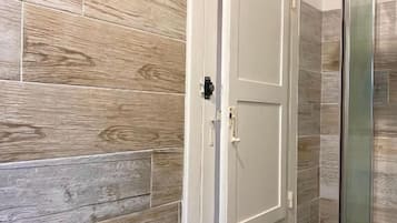 Standard-Doppelzimmer | Badezimmer