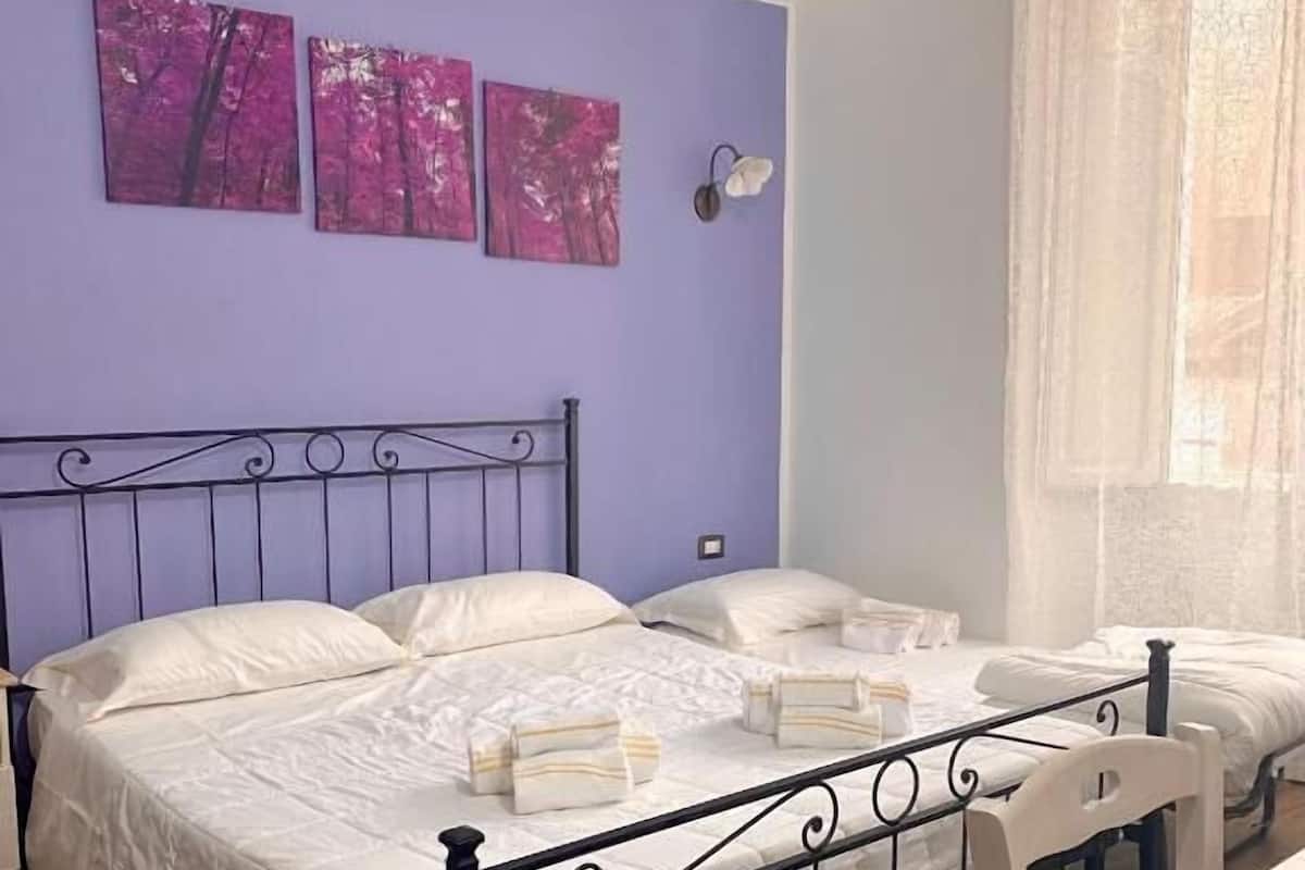 Superior-Doppelzimmer, Balkon, Stadtblick | Bügeleisen/Bügelbrett, kostenloses WLAN
