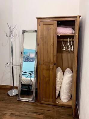 Habitación estándar doble | Tabla de planchar con plancha, wifi gratis, accesible en silla de ruedas