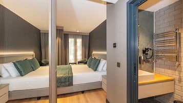 Habitación doble Deluxe de uso individual, vista a la ciudad | Escritorio y wifi gratis