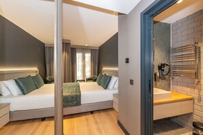 Habitación doble Deluxe de uso individual, vista a la ciudad | Escritorio y wifi gratis 