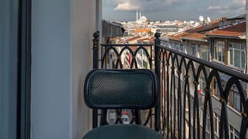 Deluxe-Suite, Stadtblick | Terrasse/Patio