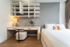 Chambre supérieure, 2 chambres, balcon, vue sur la ville | Minibar, décor unique, ameublement unique, bureau