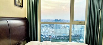 Apartment Landmark 81 by Urban Home