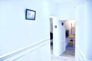 Interior - Travel Paris Shared Accommodation (Sens)