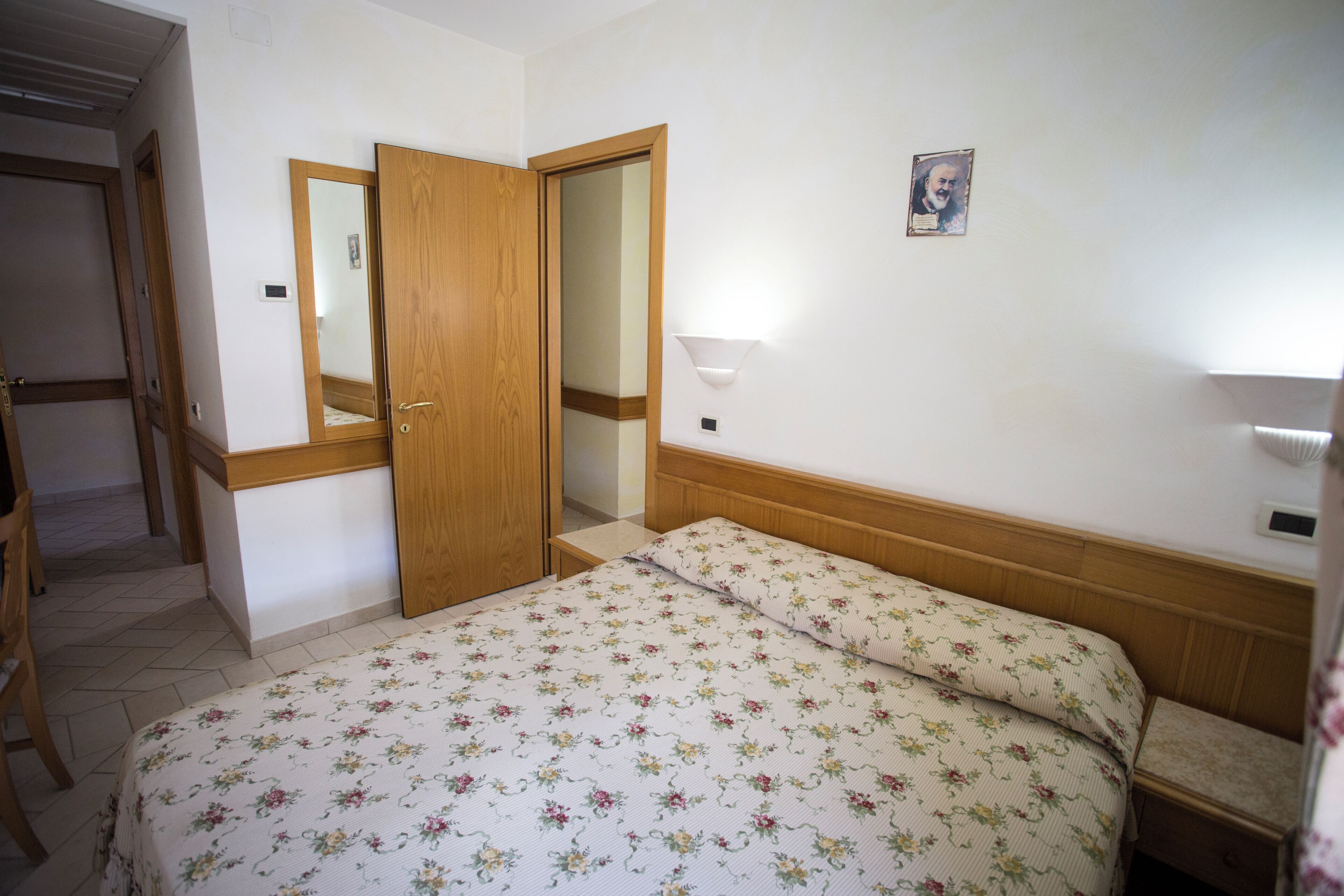 Habitación doble de uso individual, 1 cama doble, Aire acondicionado | Ropa de cama