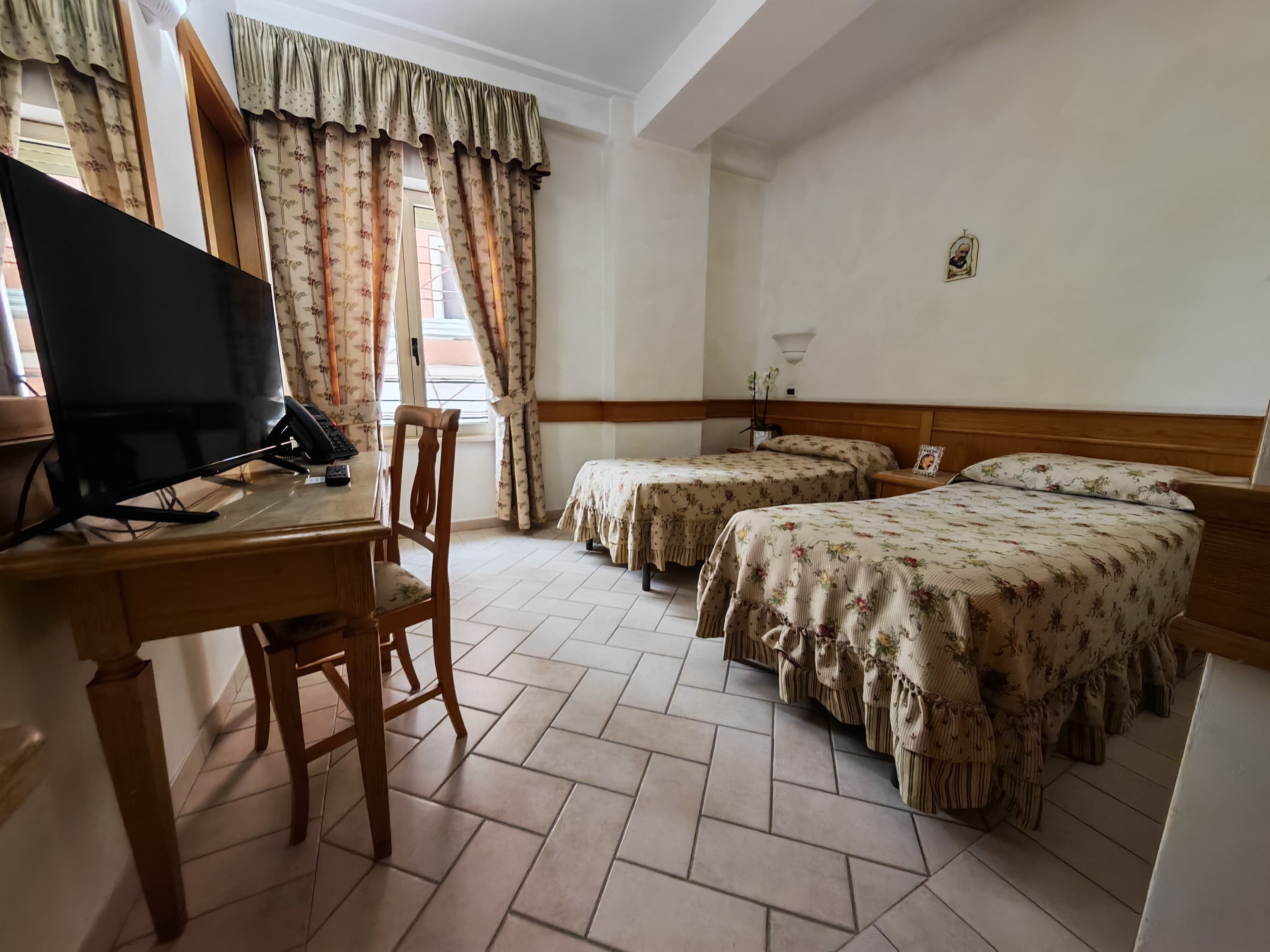 Habitación con 1 cama doble o 2 individuales, Aire acondicionado | Ropa de cama