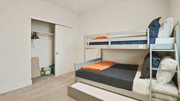 Skrivebord, strygejern/strygebræt, weekendseng, gratis Wi-Fi