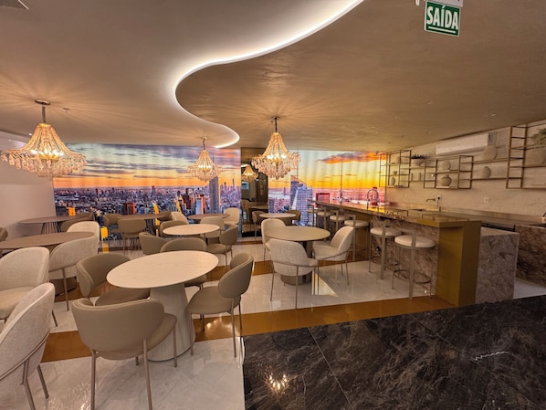 Espacio para trabajar con un portátil y wifi gratis