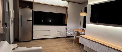 Comfort vierpersoonskamer, uitzicht op kanaal | Een laptopwerkplek, gratis wifi