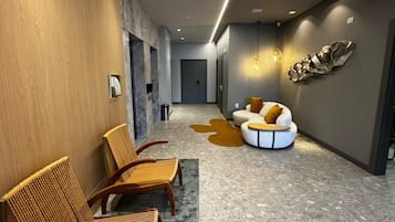Espacio para trabajar con laptop y wifi gratis