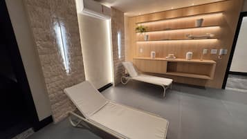 Laptop workspace, free WiFi