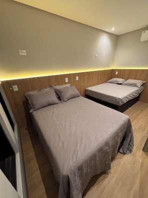 Comfort Quadruple Room, Canal View
