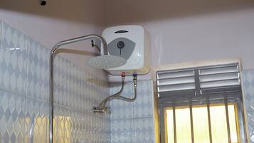 Dusche, Handtücher, Seife, Toilettenpapier