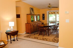 Dining - Still Waters on Long Pond • Cozy • Near Mt & Quiet (Denmark)