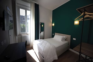 Quarto casal de uso individual | Escrivaninha, espaço de trabalho para notebook, Wi-Fi de cortesia