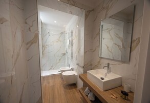 Quadruple Room | Bathroom | Shower, free toiletries, hair dryer, towels