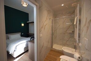 Double Room Single Use | Bathroom | Shower, free toiletries, hair dryer, towels