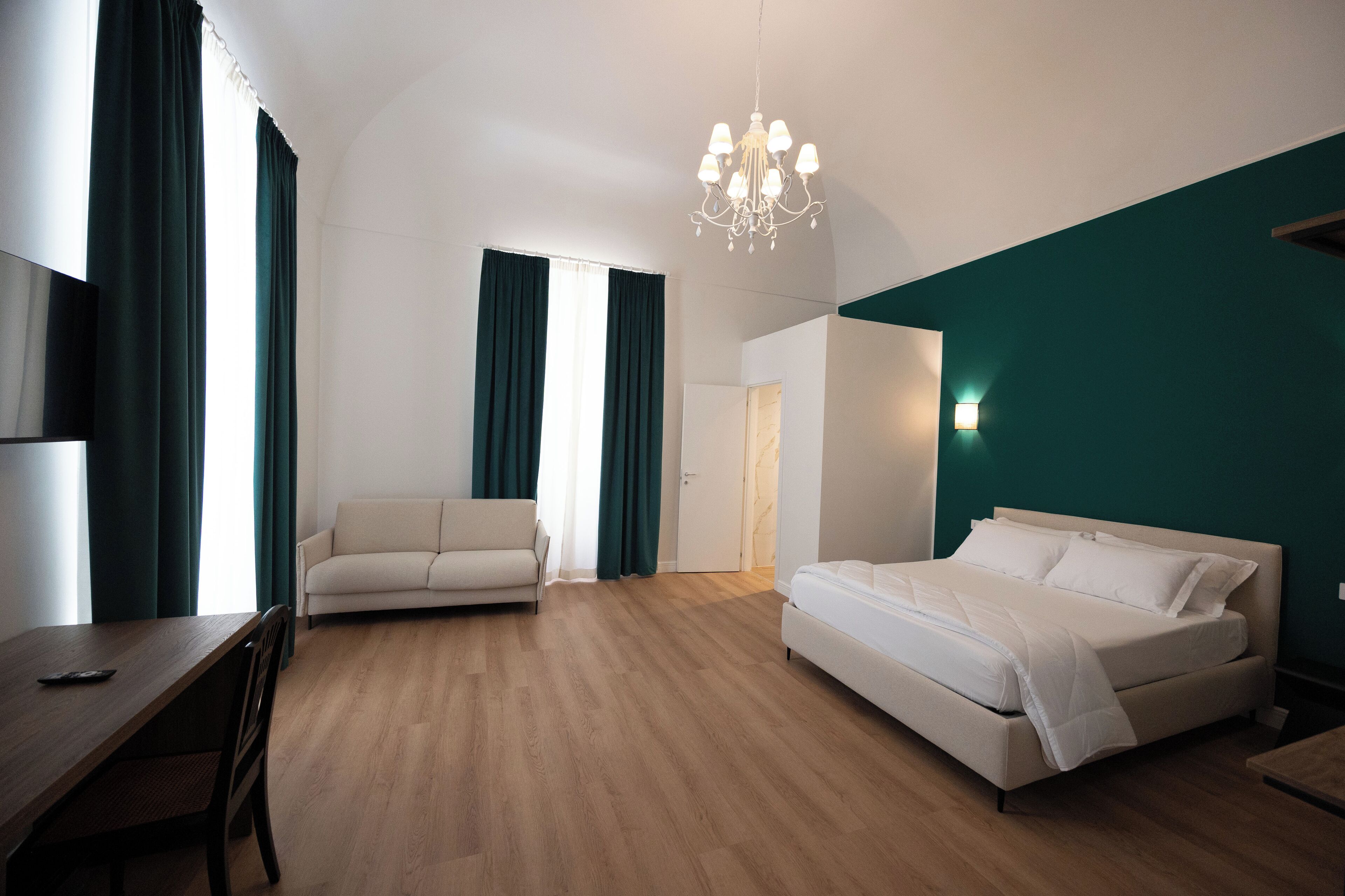 Quadruple Room | Desk, laptop workspace, free WiFi