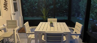 Charming 1-bedroom with private entrance Tamarac.