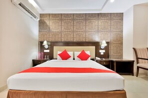 In-room safe, laptop workspace, blackout drapes, soundproofing