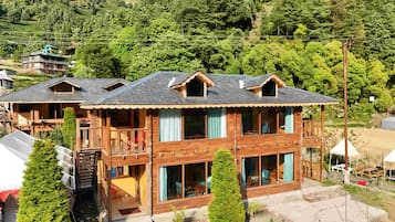 Superior cottage, balkon, uitzicht op rivier