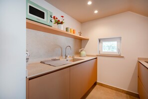 Fridge, dishwasher, coffee/tea maker, cookware/dishes/utensils - Villa 'Capobianco' with Sea View, Wi-Fi and Air Conditioning (polignano a mare)