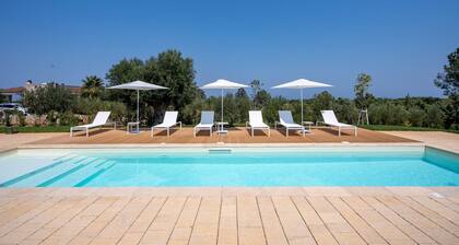 Villa 'Capobianco' with Sea View, Wi-Fi and Air Conditioning