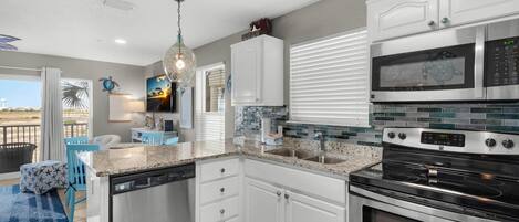 Condo, Multiple Beds (Gulf Island 314) | Private kitchen