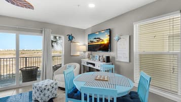 Condo, Multiple Beds (Gulf Island 314) | Dining