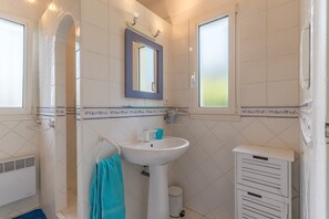 Bruser, gratis toiletartikler, håndklæder