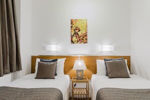 Chambre quadruple Standard, salle de bain attenante | Accès au Wi-Fi (inclus)
