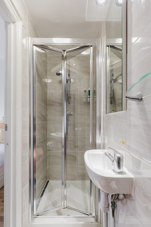 Twin Room, Ensuite | Bathroom