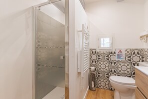 Shower, free toiletries, hair dryer, towels