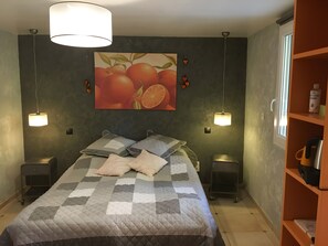 1 室のベッドルーム、WiFi、ベッドシーツ、車椅子でアクセスできる設備