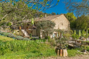 Exterior - Bed and Breakfast 'Gourmandise' with Shared Pool, Wi-Fi and Air Conditioning (Puget)