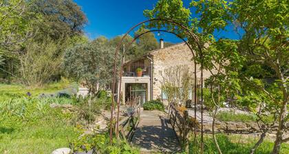 Bed and Breakfast 'Gourmandise' with Shared Pool, Wi-Fi and Air Conditioning
