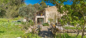 Bed and Breakfast 'La Réglisse' with Shared Pool, Wi-Fi and Air Conditioning