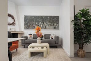 Smart TV - Hera Family Apartment, Olympian Zeus Apartments (Athens)