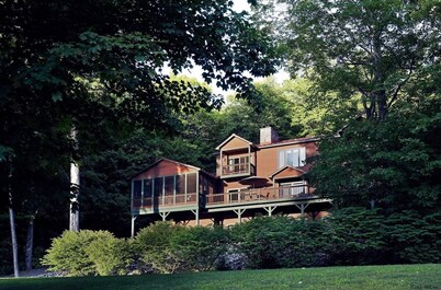 The Lodge at Warner Bay, Lake George Retreat for Up to 20 People