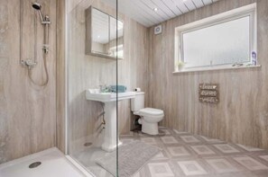 Shower, hair dryer, towels, shampoo