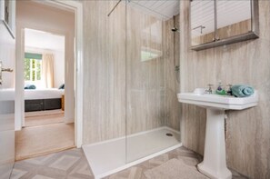 Shower, hair dryer, towels, shampoo