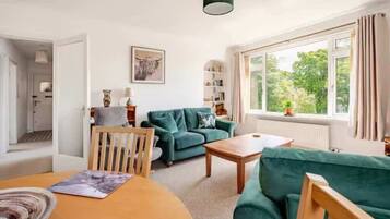 Smart TV, DVD player, books, offices