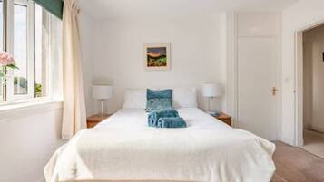 2 bedrooms, iron/ironing board, travel cot, free WiFi