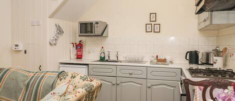 Batterie de cuisine, vaisselle et ustensiles