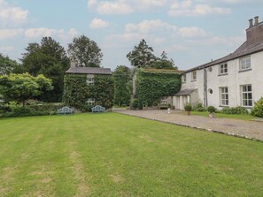 Property grounds - The Laundrymaid's Cottage (Grange-over-Sands)