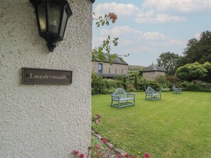 Property grounds - The Laundrymaid's Cottage (Grange-over-Sands)